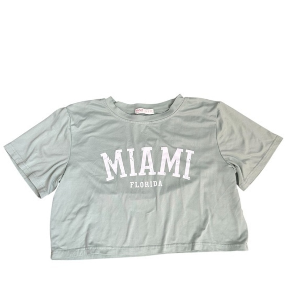 ROMWE Light Sage Crewneck Crop Tee with Pink Logo Tag